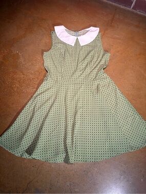 Sleeveless Green Printed Dress with Pink Peter Pan Collar